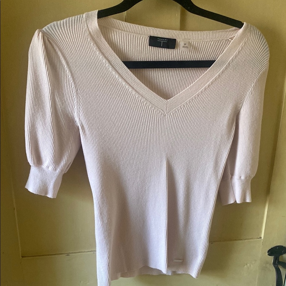 Women's V-Neck Sweater - Light Pink